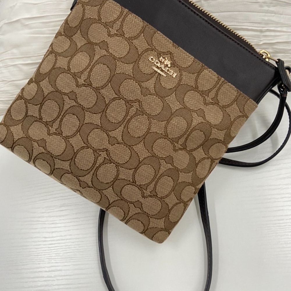 NWOT Coach Bag Signature Canvas North South Swing pack 52576‎
